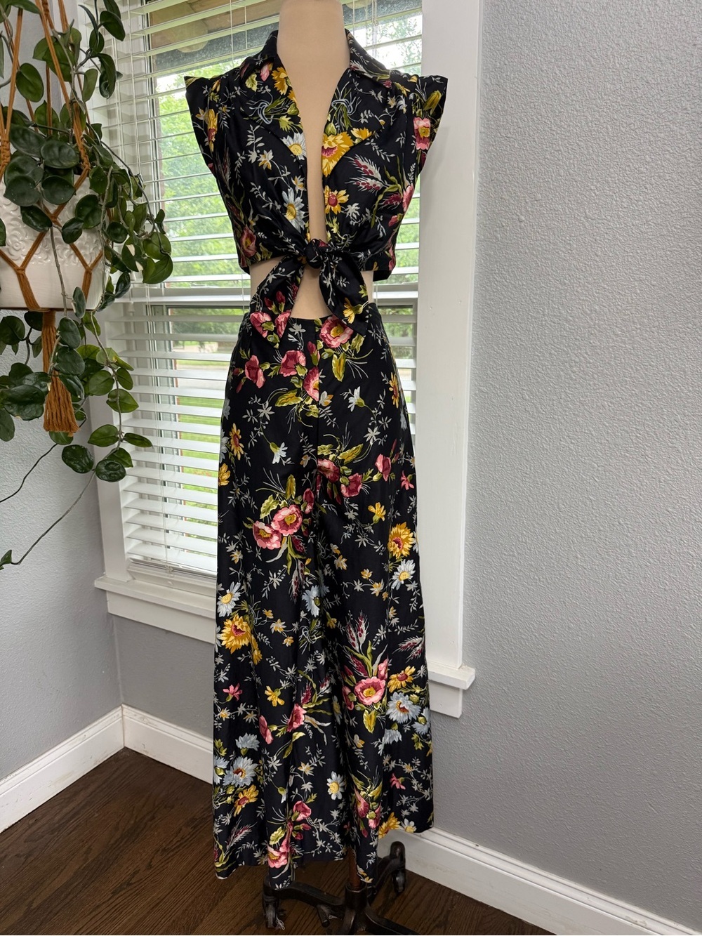 Vtg the Strawberry Plant Black Floral Two-Piece Tie-Front Set Wide Leg Size 7/8